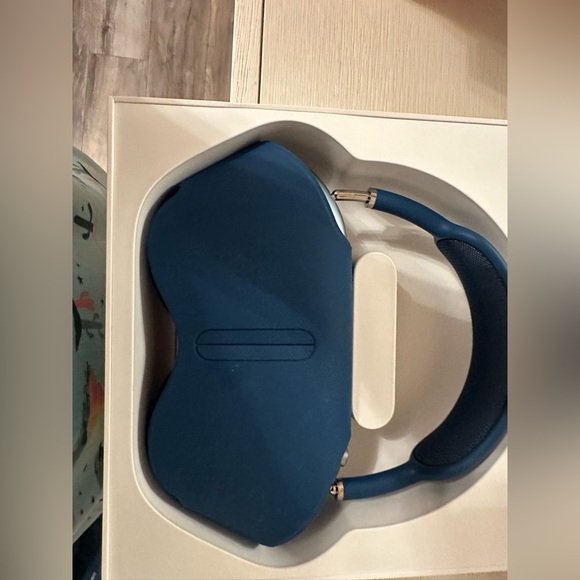 SELLING ON MY MECARI- New AirPod Max Blue - Picture 3 of 7